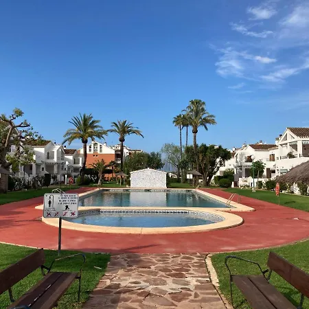 Adosado En Urbanizacion Con Precioso Jardin Hébergement de vacances