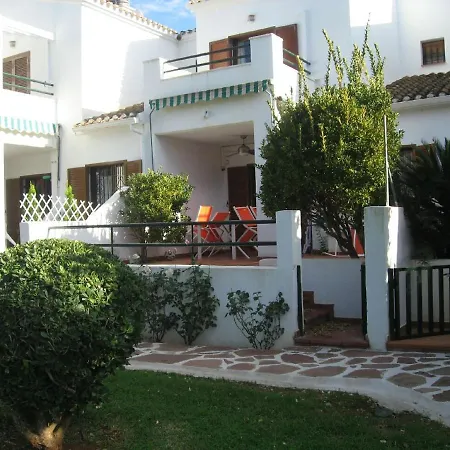 Adosado En Urbanizacion Con Precioso Jardin Hébergement de vacances Dénia