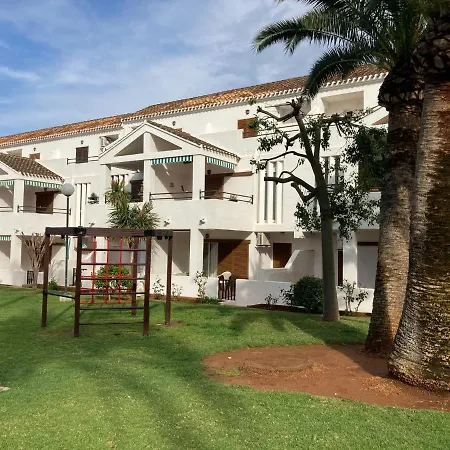 Adosado En Urbanizacion Con Precioso Jardin Denia