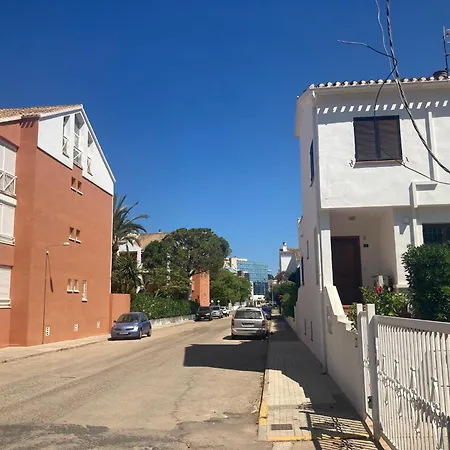 Adosado En Urbanizacion Con Precioso Jardin Holiday home *