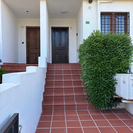 Adosado En Urbanizacion Con Precioso Jardin *