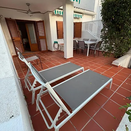 Adosado En Urbanizacion Con Precioso Jardin Hébergement de vacances *